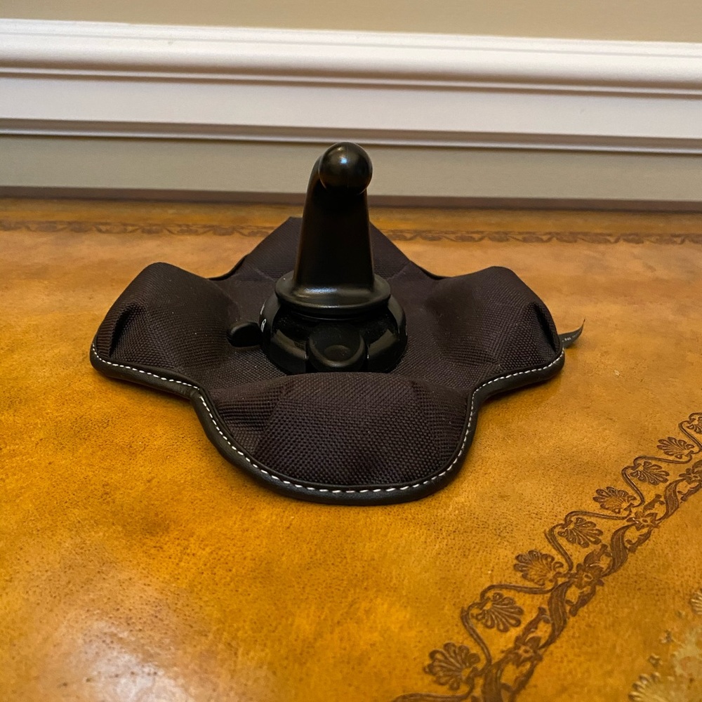NWT Garmin Portable Friction Mount